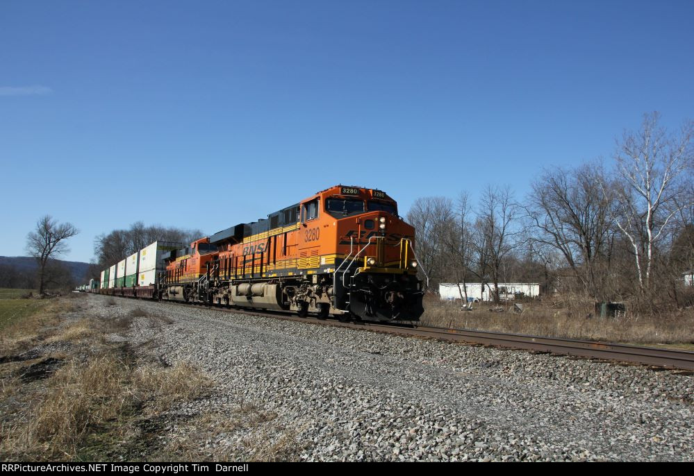 BNSF 3280 leads NS 264